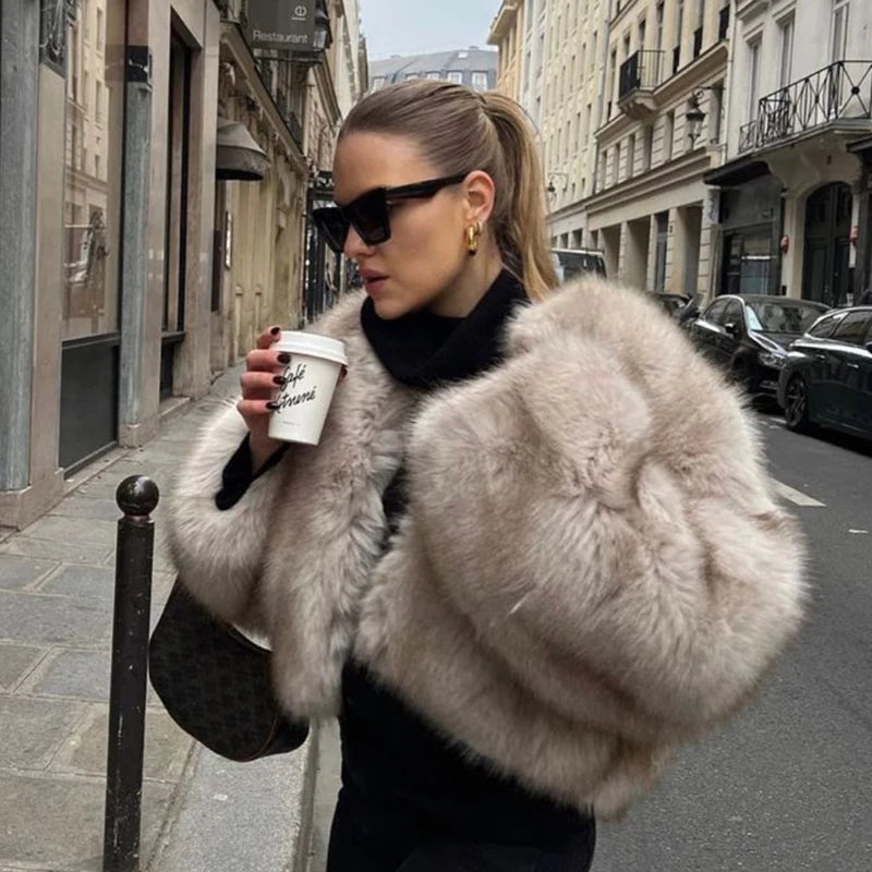 Iconic Street Fashion Week Luxury Brand Gardient Cropped Faux Fur Coat Women Winter 2023 Hot Cool Girls Fluffy Short Fur Jacket