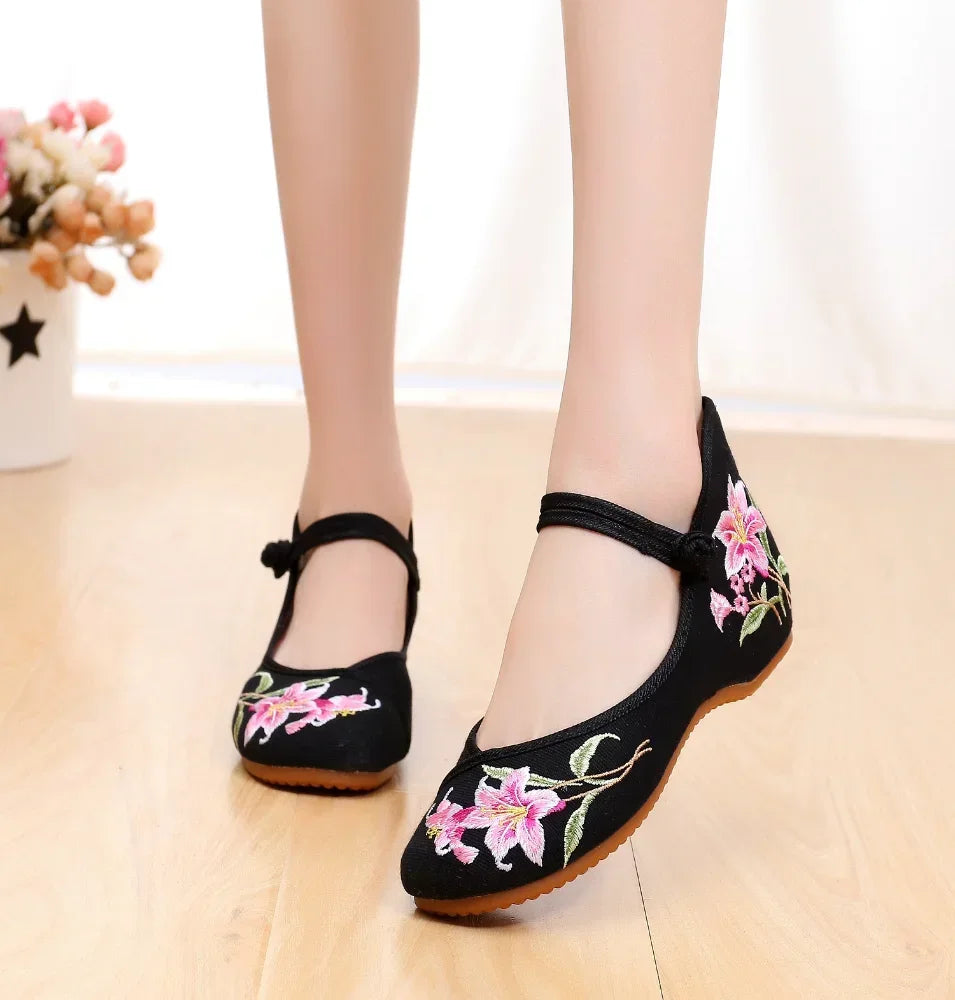 Casual Shoes for Women Fashion Vintage Elegant Ethnic Style Embroidery Streetwear Chinese Style Women's Shoes Summer New