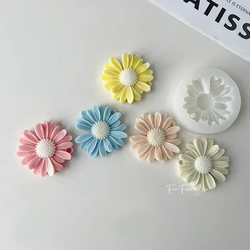 Daisy Scented Candle Daisy Silicone Candle Mold Aromatherapy Soap Mold for Candle Making Kit DIY Flower Handmade Candle Mold